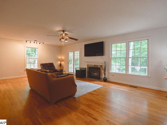5th image of 545 E Brookwood Dr