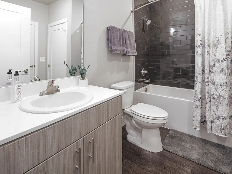 Oak Street Lofts — Photo 6