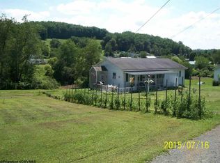 50 Willow St, Belington, WV 26250
