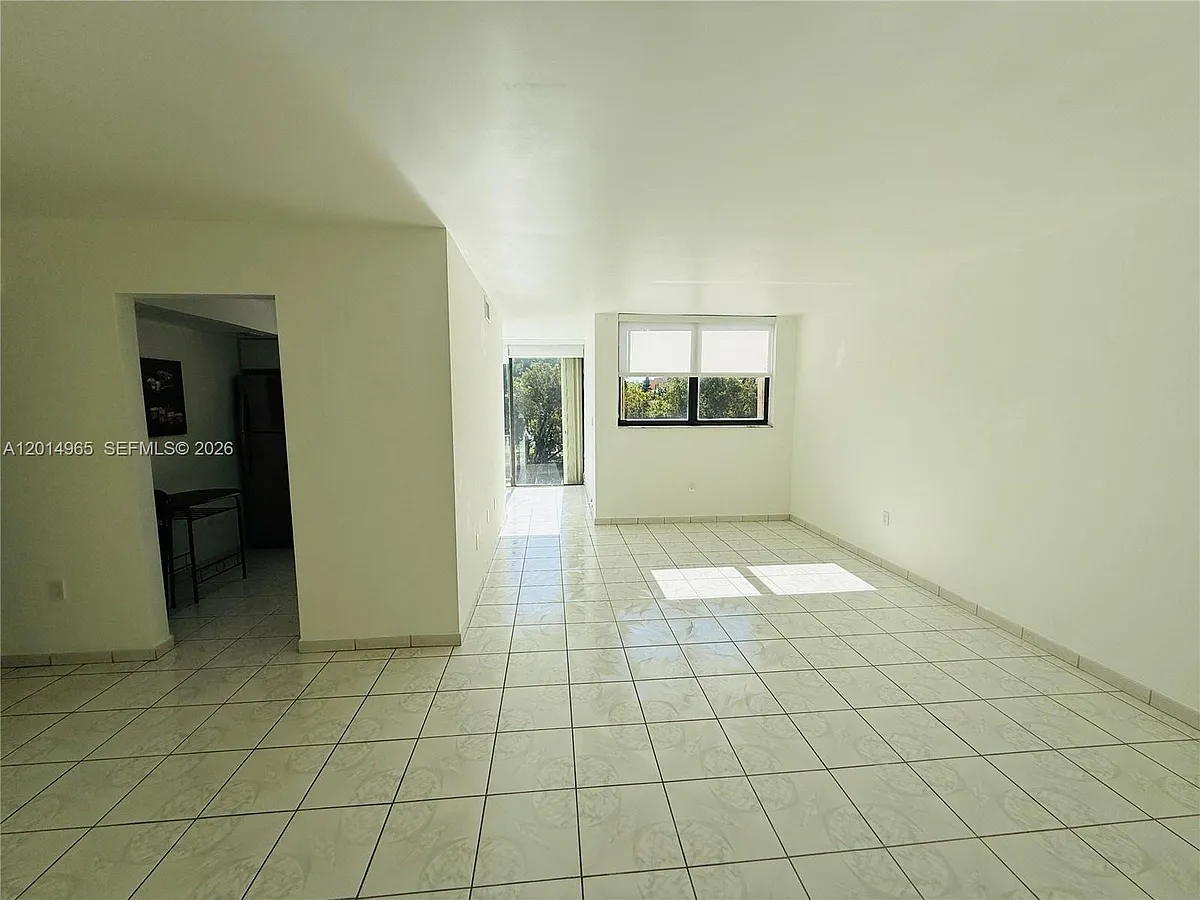 Building Photo - 9440 W Flagler St #305