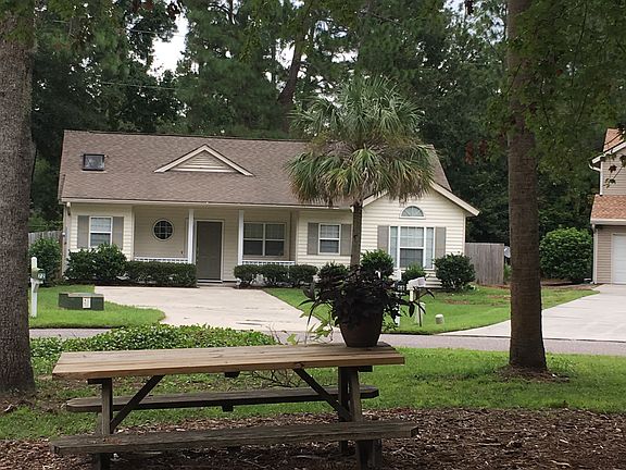 3rd image of 70 Monticello Dr