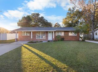 17 Mary Esther Dr, Mary Esther, FL 32569