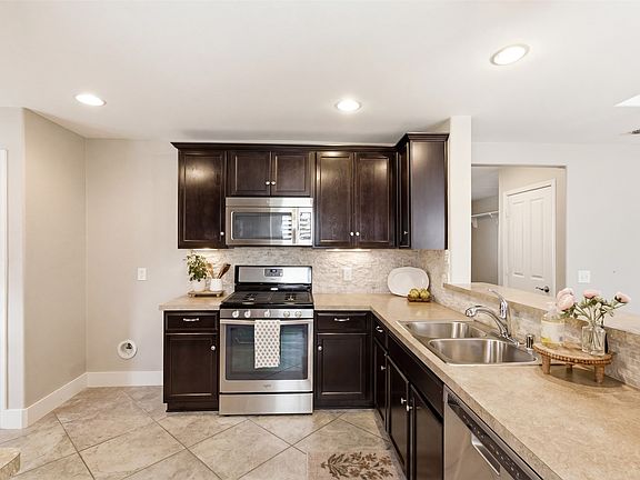 5th image of 2490 Honeybee Ln