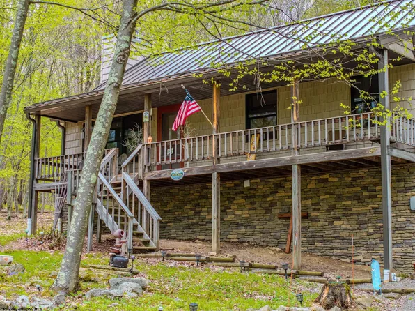 247 Daylily Ct, Terra Alta, WV 26764