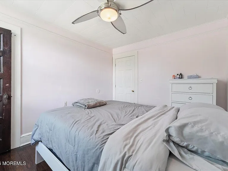 496 W Park Ave — Photo 13