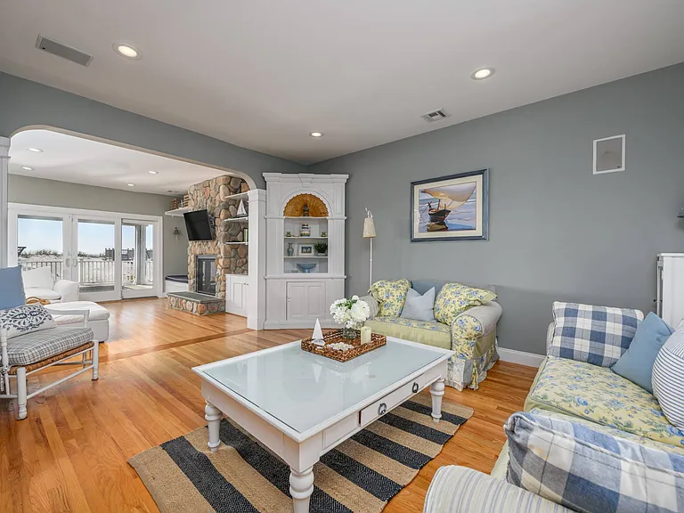 863 Dune Rd — Photo 21