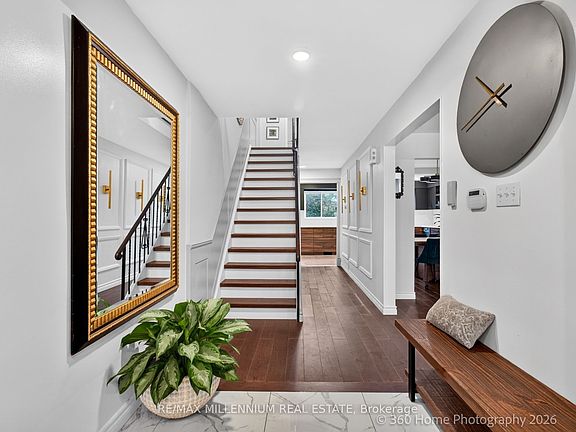 3rd image of 15 Marblemount Cres