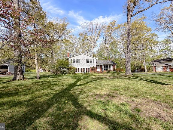 3rd image of 22925 Maple Rd
