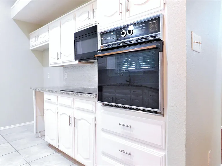 1539 Pickwick Ln — Photo 10