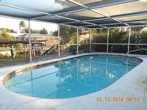 2nd image of 1072 Lee St