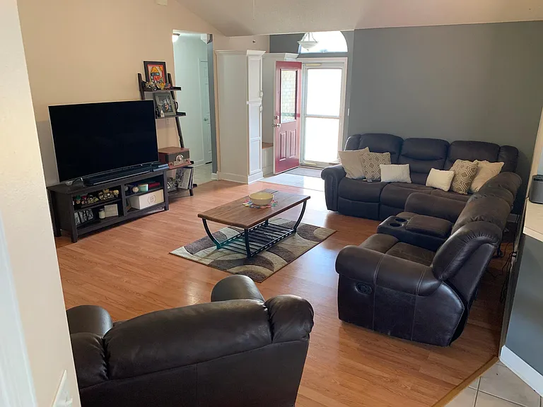 921 Scenic Oak Ln — Photo 6