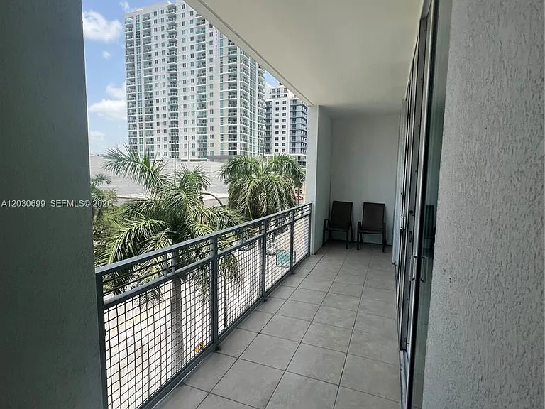 350 NE 24th St #407 — Photo 16