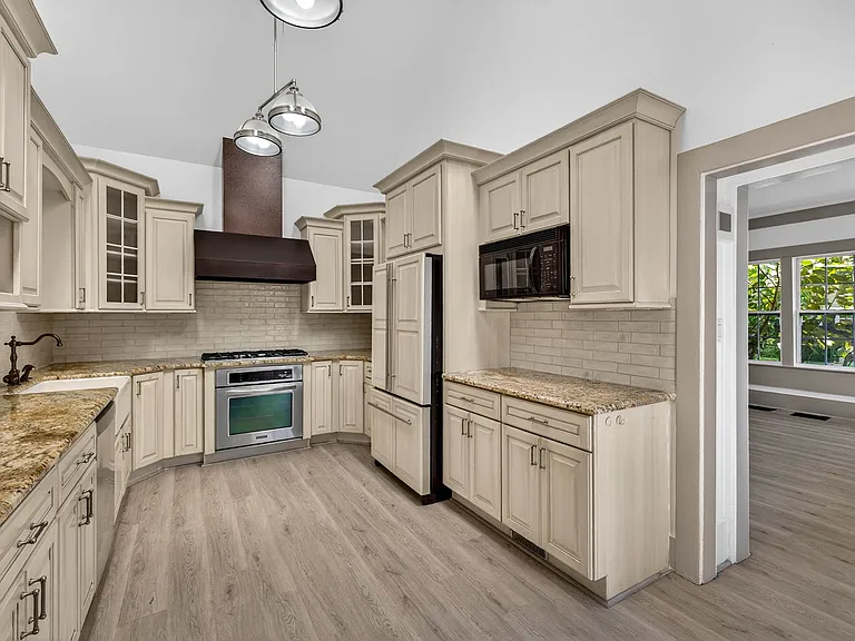 1330 Cherry St NE — Photo 11