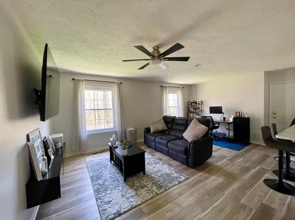 7010 Carriage Hill Dr APT 202, Brecksville, OH 44141