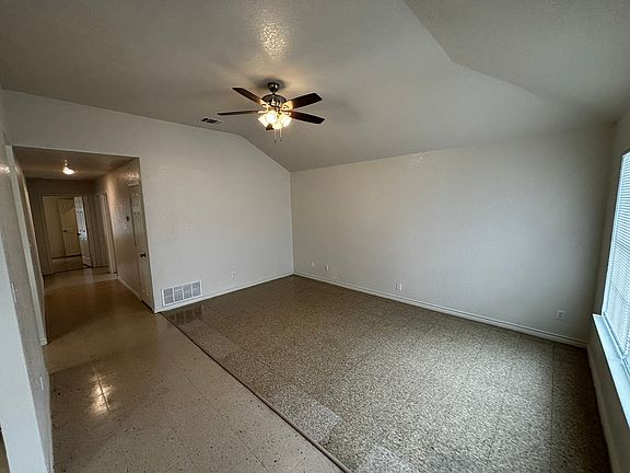 3rd image of 814 S Martin Luther King Jr Dr