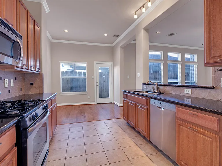 3414 Home St — Photo 11