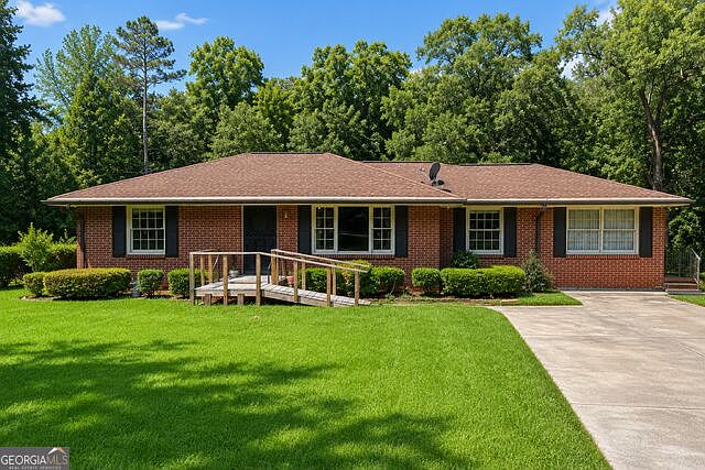 1st image of 2095 Lilac Ln
