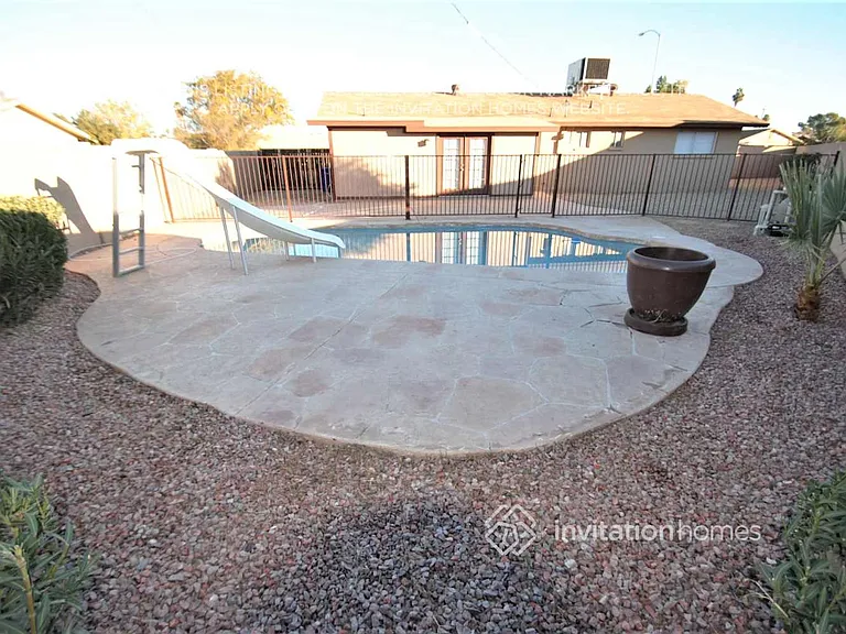 647 E Franklin Ave — Photo 11