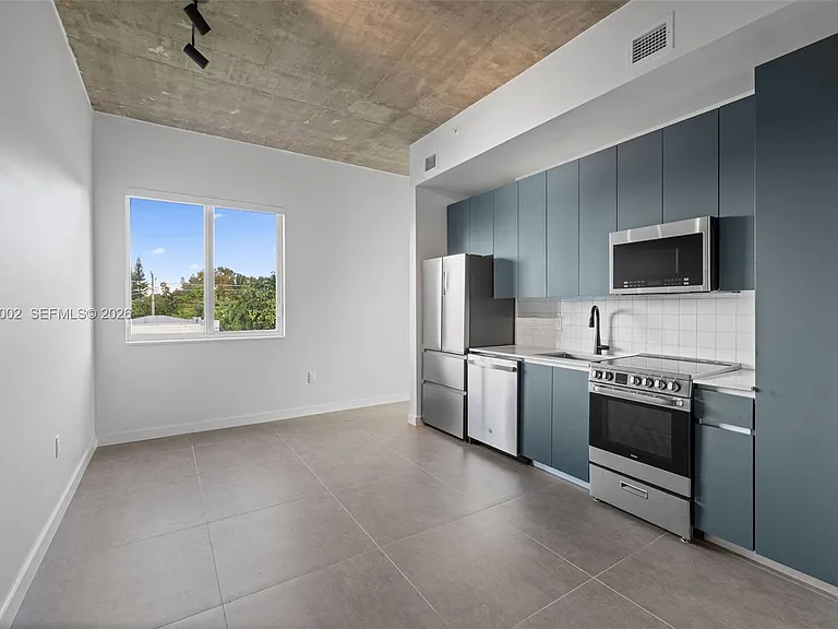 315 NW 32nd St #306 — Photo 3