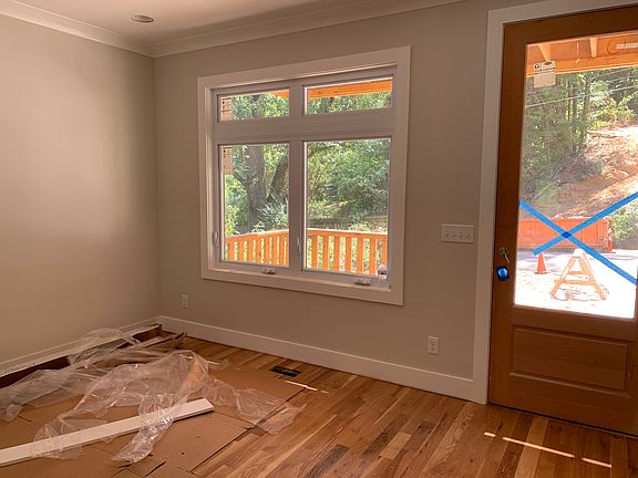 5th image of 305 Peak St