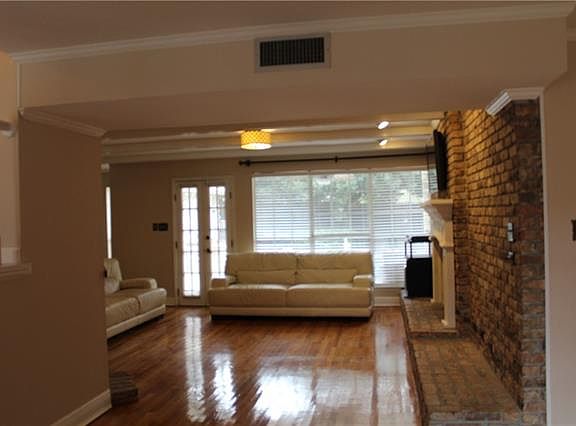 4th image of 41 Chateau Trianon Dr