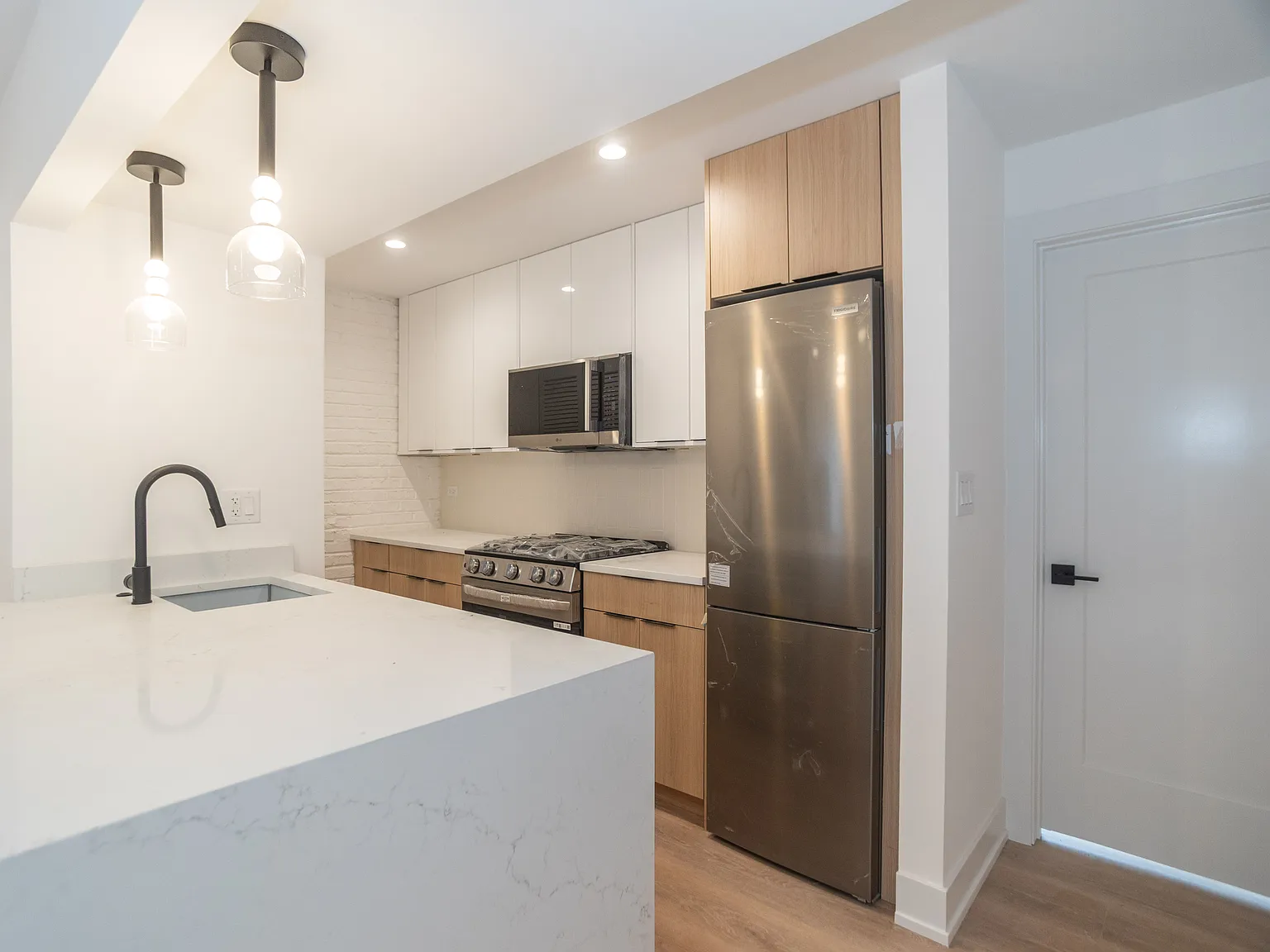 2 bed, 1.5 bath, 1000 sqft, $2,950 — Photo 3