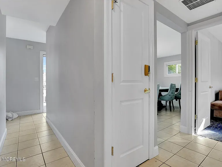 980 Woodgate Ave — Photo 15