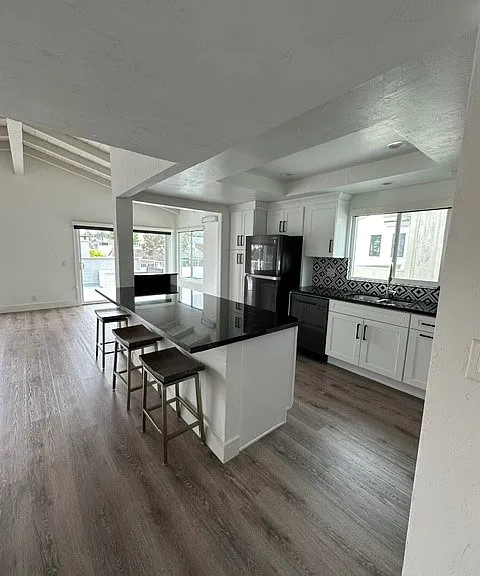 706 1/2 Narcissus Ave — Photo 9