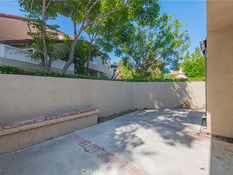 80 Stanford Ct #40 — Photo 23
