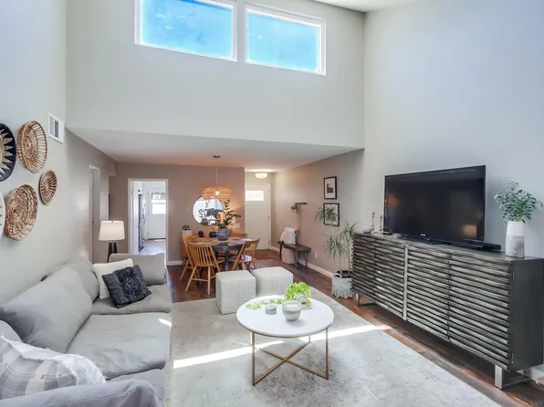 10374 Caminito Banyon, San Diego, CA 92131