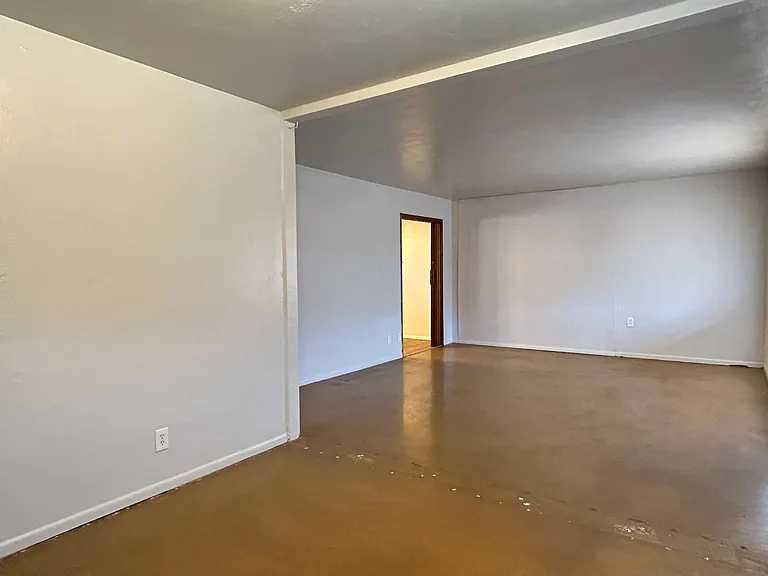 1014 W 17th Pl — Photo 4