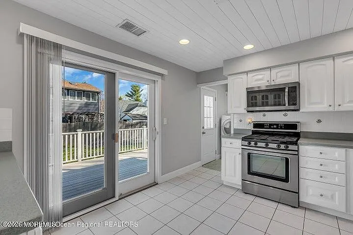 19 Bradley Ave — Photo 9