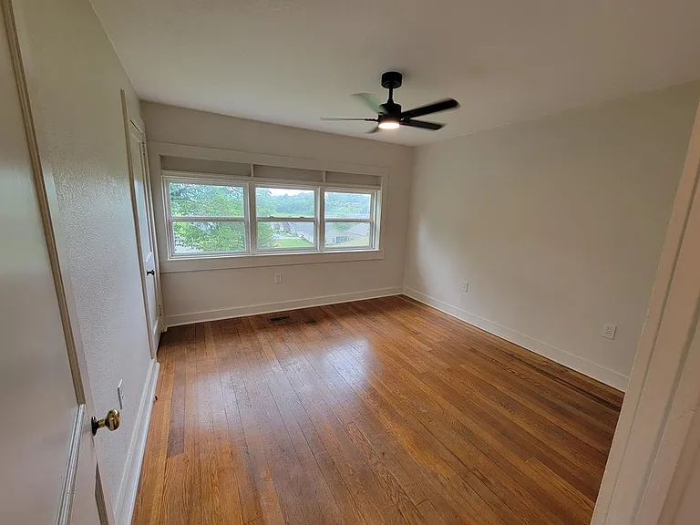 176 Riverside Dr — Photo 17