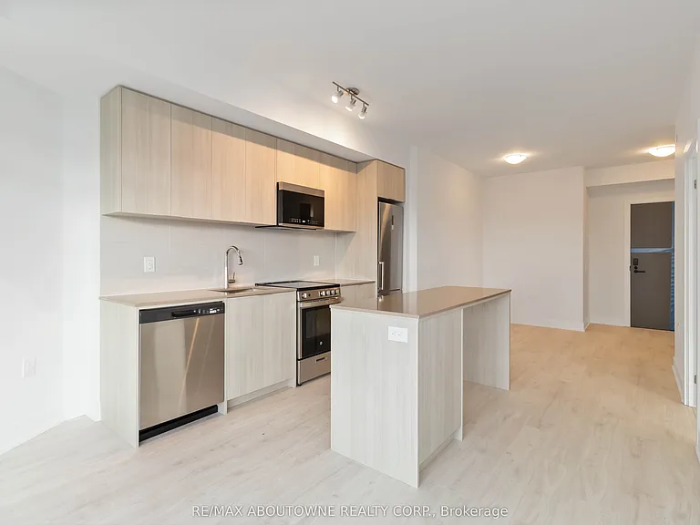 2088 James St #1109 — Photo 11