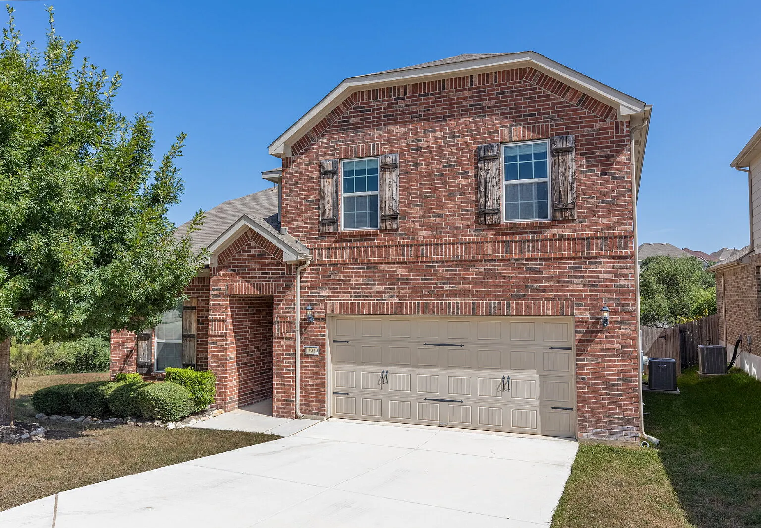 4 bed, 2.5 bath, 2854 sqft, $2,150 — Photo 2
