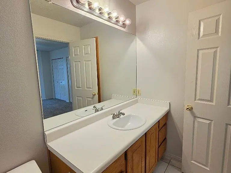 640 E Vermillion Ave — Photo 17