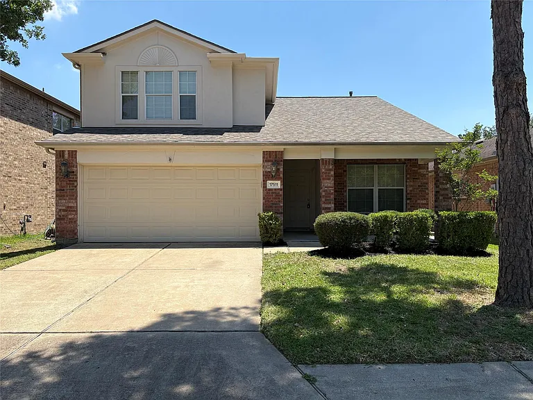 17511 Hoover Gardens Dr — Photo 1