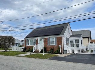 125 Westcott Ave, Cranston, RI 02910