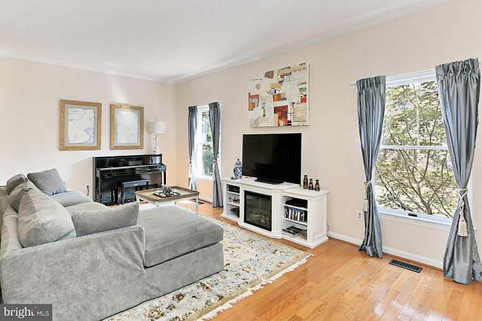 1st image of 2941 Oakborough Sq