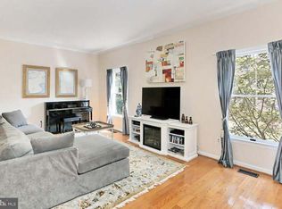 2941 Oakborough Sq, Oakton, VA 22124