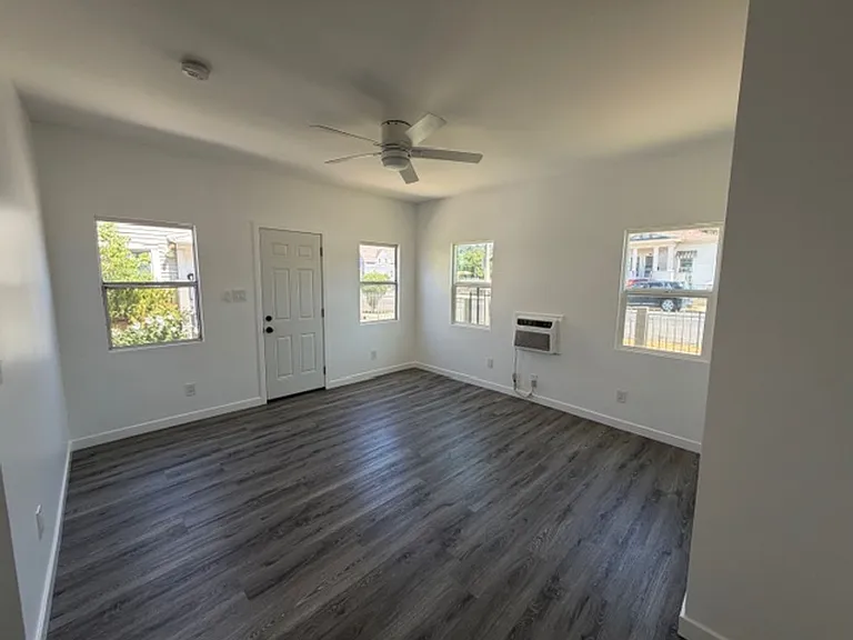 206 E Avenue 40 — Photo 2