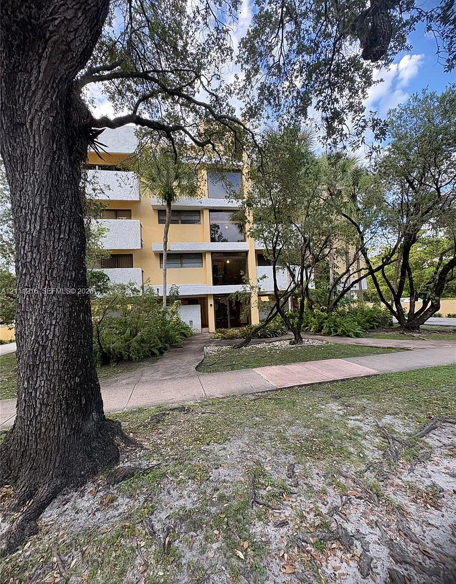 Quinary Club Apts Condo — Photo 2