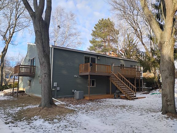 3rd image of 713 Hillside Ter