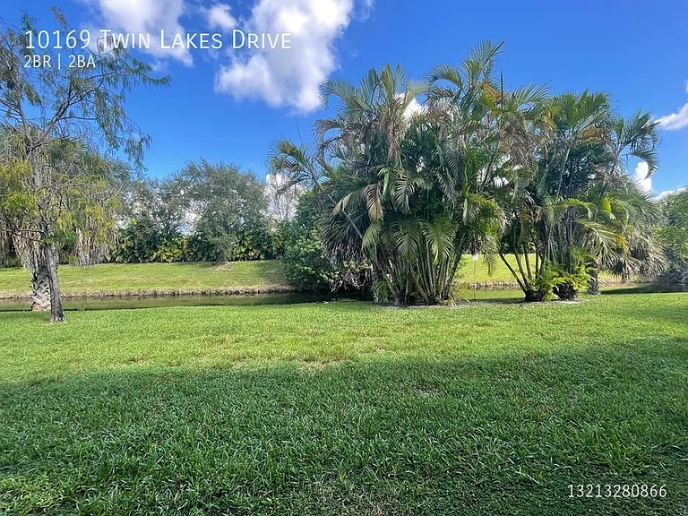 10169 Twin Lakes Dr — Photo 13