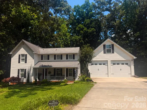 1530 Woodcroft Dr, Fort Mill, SC 29708