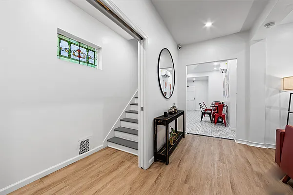 Rented by Aron Fried, LREB | media 28