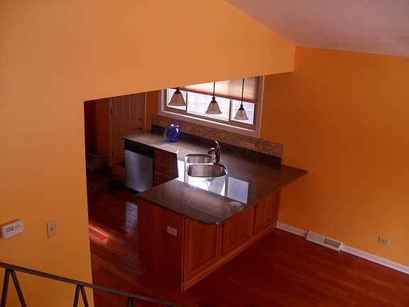 4th image of 187 S Villa Ave