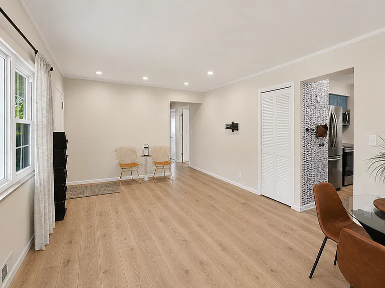 2257 Fishinger Rd — Photo 4