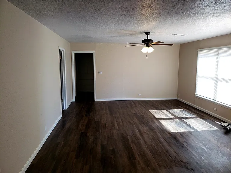 1224 W Beech St — Photo 3