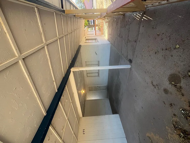499 S 2nd St — Photo 2